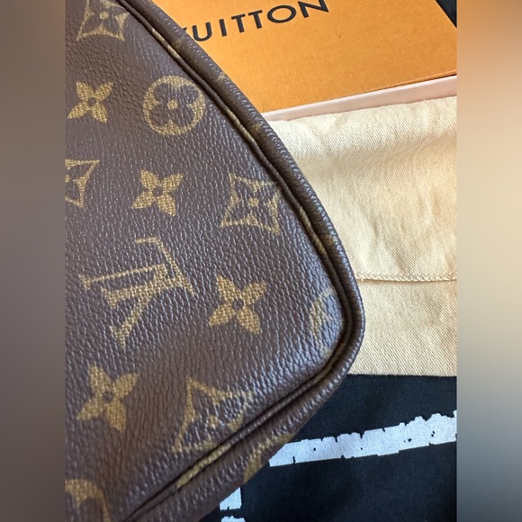 Louis Vuitton Mini Pochette in Mono - Picture 10 of 13